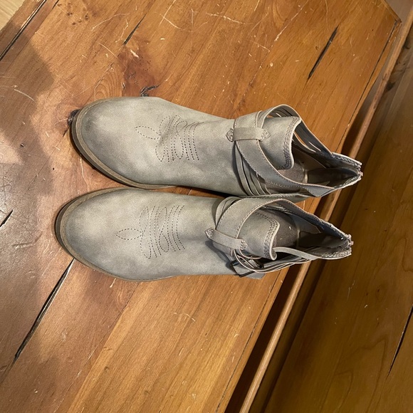 Booties - Picture 5 of 6